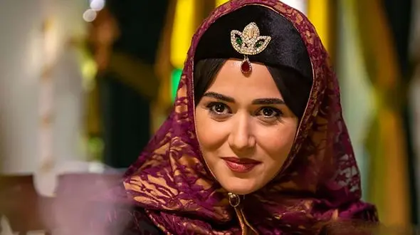 ذوق و خوشحالی پریناز ایزدیار، جیران ناصرالدین شاه از تواناییش در رانندگی با کامیون+ویدیو/ایول خانم بازیگر