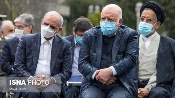 عکس های عجیب از وزاری روحانی زیر باران / مگر اینجا پادگان است! 