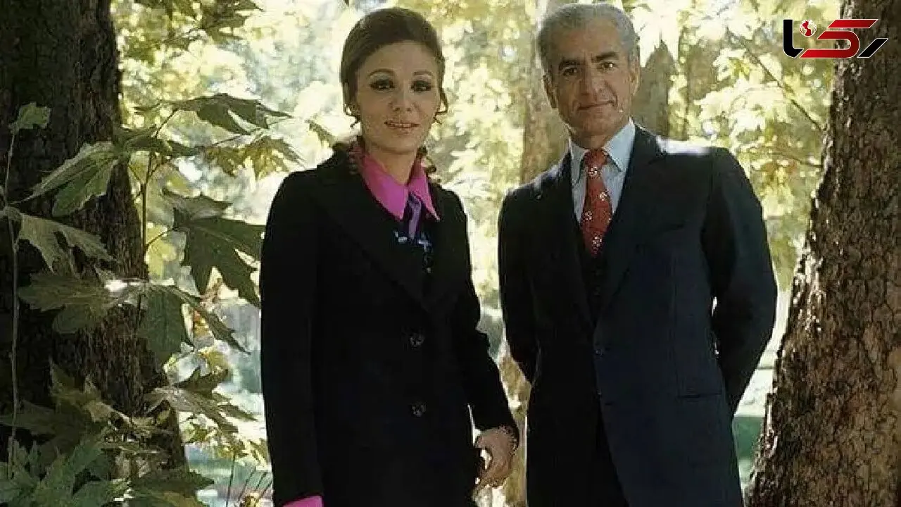 عکس سفر در زمان /  فرح دیبا چهار زانو بر سر مزار محمدرضا پهلوی در غربت 