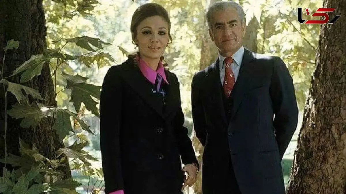 عکس سفر در زمان /  فرح دیبا چهار زانو بر سر مزار محمدرضا پهلوی در غربت 