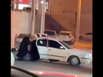 فلیم لحظه فرار ۵ سارق لباس‌زنانه از طلافروشی در قشم با سمند سفید