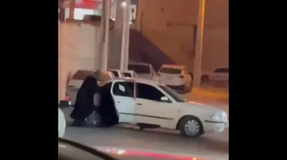 فیلم لحظه فرار دزدان مسلح طلا فروشی در درگهان  جزیره قشم
