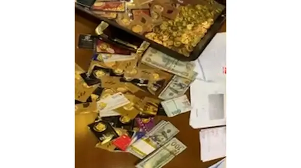 جنجال یک کیف عجیب در جلسه دادگاه مدیران بانک مرکزی / متهمان شوکه شدند + فیلم