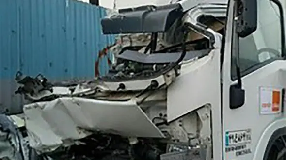 واژگونی کامیون یک نفر را به کام مرگ کشاند / تصادف در اصفهان