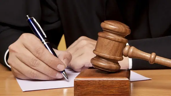 کیفرخواست 6 کارمند یک نهاد اجرایی در گرمسار صادر شد