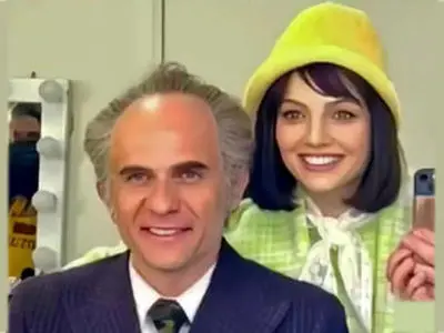 فیلم آواز و رقص پر عشوه بابک حمیدیان برای دخترش در سریال تاسیان / سکانسی که در تاریخ می ماند