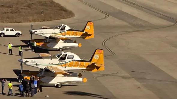 هواپیماهای آب پاش ترکیه ای برای کمک به مهار آتش در جنگل الیت وارد ایران شدند