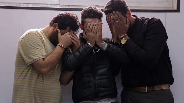 این 3 مرد گنده لات 15 خودروی تهرانی را خورد و خمیر کردند!