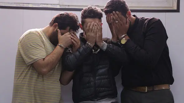 این 3 مرد گنده لات 15 خودروی تهرانی را خورد و خمیر کردند!