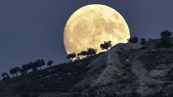 اولین ابرماه سال در شامگاه سه‌ شنبه 15مهر در آسمان ایران