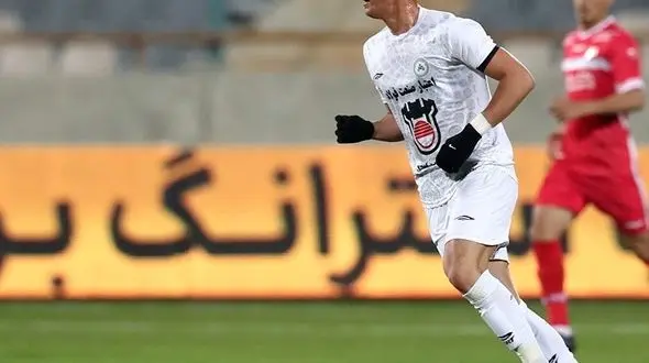 مذاکره هافبک سابق ذوب‌آهن با چند تیم لیگ برتری و یک تیم اروپایی