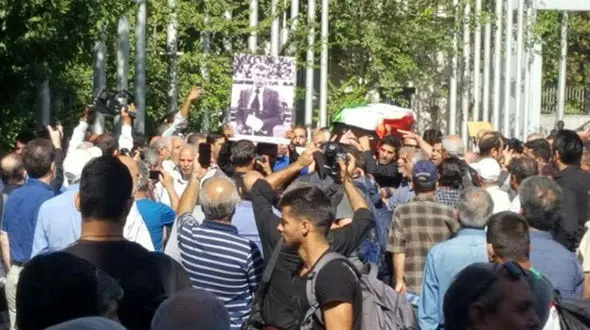  مراسم تشییع پیکر مرحوم بهمنش برگزار شد 