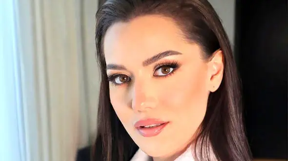 تیپ شیک بازیگر جذاب ترک جلب‌توجه کرد/چه شیک و جذاب ظاهر شد!