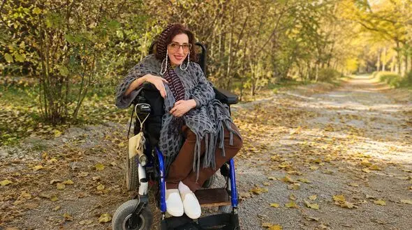 فیلم تحسین آمیز از مریم نیک نژاد / از ویلچرنشینی و سختی های دوران کودکی  تا حماسه موفقیت 
