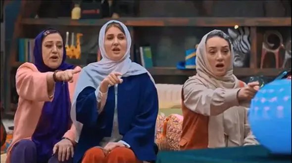 لباس گلوریا هاردی با الهام از پرچم فرانسه در «جوکر»