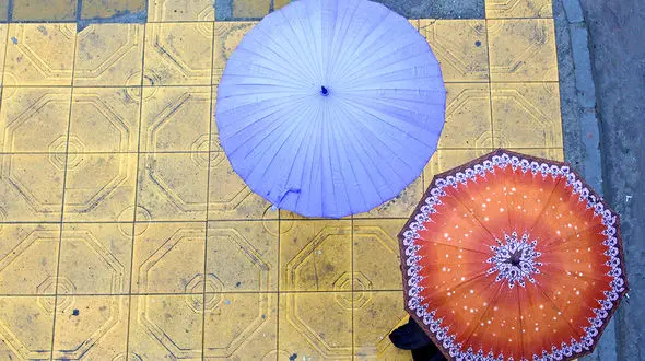 آغاز دوباره بارش ها از امشب/ هوا 15 درجه سردتر می شود