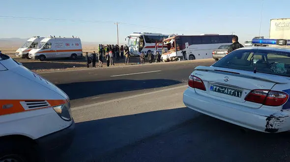 ۵۴ مصدوم در حادثه تصادف اتوبوس پاکستانی و مینی بوس کارگران در رفسنجان +عکس