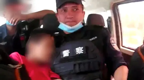 فیلمی که دلتان را می لرزاند ! / 2 پلیس فرشته نجات شدند