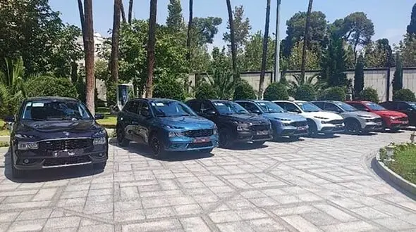 رونمایی از خودروی «ری را » درساختمان دولت