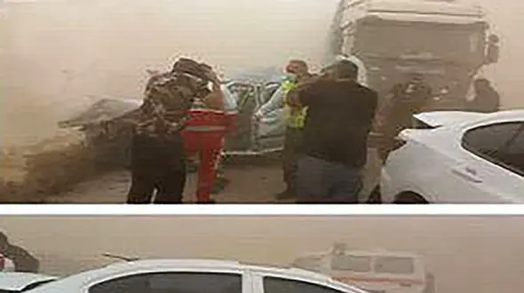 تصادف زنجیره‌ای وحشتناک در مشهد به خاطر گرد و خاک + عکس