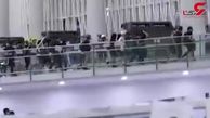 درگیری پلیس با معترضان لیزری در فرودگاه هنگ کنگ + فیلم 