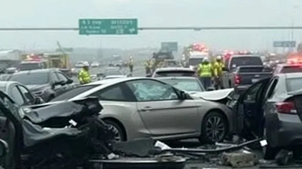 وقوع دو حادثه / سقوط از آسمان و تخریب خودرو