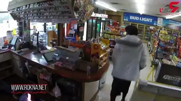 لحظه آتش زدن یک مرد توسط دزد بی رحم + فیلم