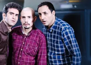 پشت صحنه خنده دار کتک خوردن هوتن شکیبا در لیسانسه ها / کل دکور رفت رو هوا