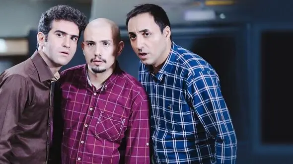 پشت صحنه خنده دار کتک خوردن هوتن شکیبا در لیسانسه ها / کل دکور رفت رو هوا