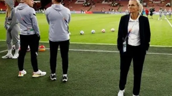 زنان انگلیس و آلمان رو در روی هم 