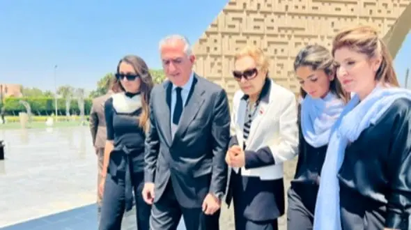 نمایش جدید پسر فرح پهلوی به صحنه نرسید / برگزاری مراسم صدمین سالگرد سلسله پهلوی در مصر مجوز نگرفت ...