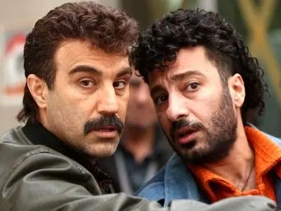 فیلم/ کلیپی متفاوت و جالب از محسن تنابنده و نوید محمدزاده در اتاق گریم فیلم زودپز