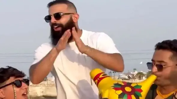 فیلم رقص و آواز بر و بکس جنوب تو قایق با سور و سات دریا دریا و خوندن و رقصیدن فقط نی انبانی