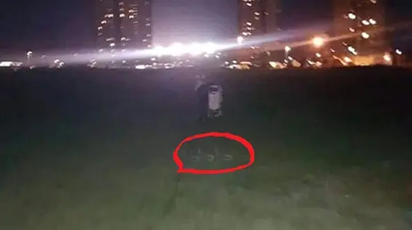 وحشت یک مادر از نشانه شیطان در عکس پسرش+عکس