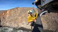 ببینید / عملیات ویژه هلیکوپتر امداد برای نجات 2 کوهنورد + فیلم پر استرس