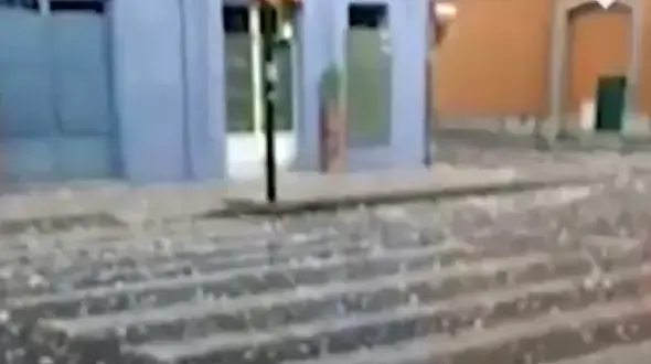 ببینید / فیلم هولناک از مرگ کودک ۲۹ ماهه با تگرگی به اندازه توپ تنیس!