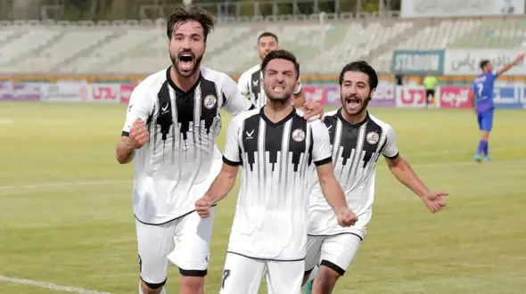 نریمان جهان: اگر توپ دومم گل می‌شد پرسپولیس نمی‌توانست به بازی برگردد/ به هیچ تیمی باج نمی‌دهیم