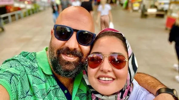 عکس جالب و باحال علی اوجی، همسر نرگس محمدی با دختر موطلایی سام درخشانی/ چه ناز و بانمکه