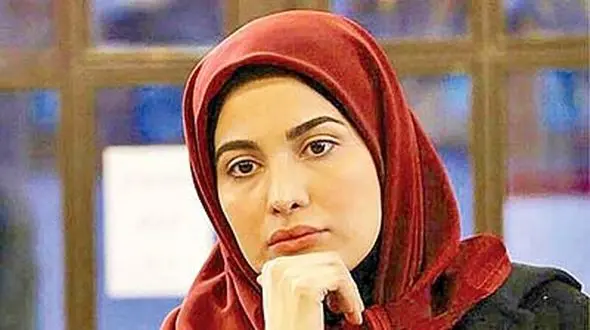 استایل جذاب «ریحانه رضی» بازیگر سریال تاسیان در خیابان های تهران / خارج از قاب چه تیپی زده!