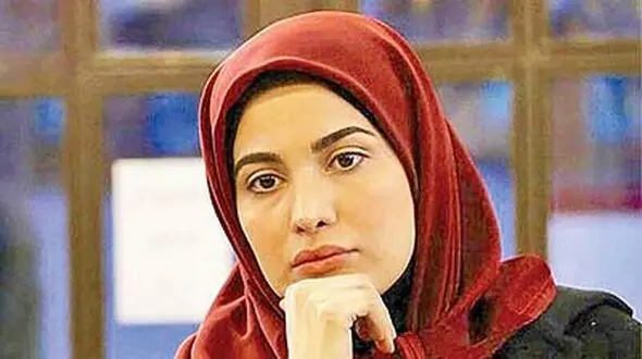 استایل جذاب «ریحانه رضی» بازیگر سریال تاسیان در خیابان های تهران / خارج از قاب چه تیپی زده!