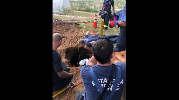 پیدا شدن یک زن در فاضلاب+عکس