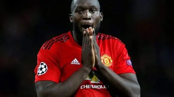 تخت خواب جنجالی بازیکن تیم فوتبال میلان در خانه اش+عکس