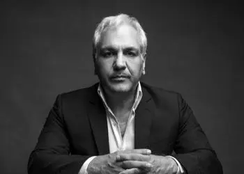 فیلم/ صحبت های تامل برانگیز مهران مدیری کارگردان شش ماهه: کاش بچه‌هامون از بچگی استعدادیابی میشدن/ ما همه چی خوندیم ولی هیچی یادمون نیس فقط سواد داریم!