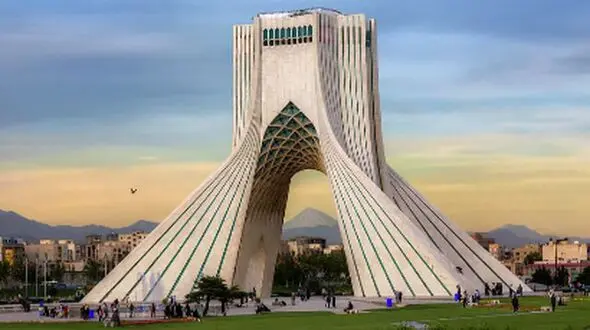 فیلم تکان دهنده و باورنکردنی از جنایت آمریکا در میدان آزادی تهران