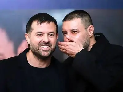 فیلم/ تیپ و استایل بازیگران و  سورپرایز ویژه باخبر خوش جواد عزتی در اکران سریال وحشی / حوصله کنید چون قراره...