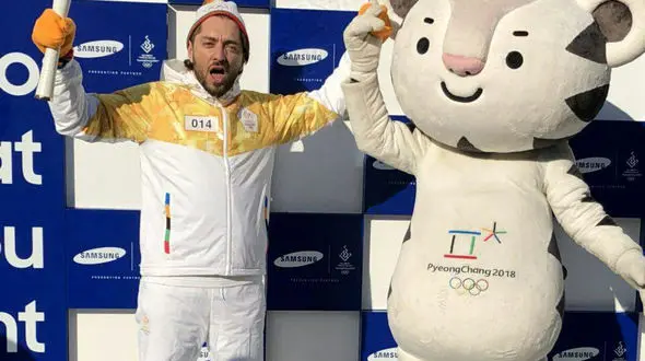 حمل مشعل المپیک توسط بهرام رادان +فیلم