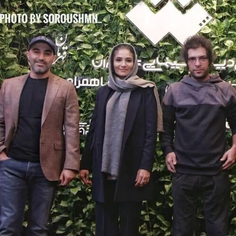 سحر گلدوست درکنار همکارانش