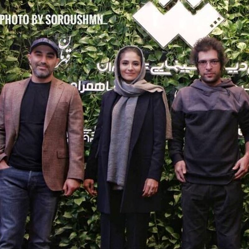 سحر گلدوست درکنار همکارانش