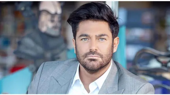 تهیه کننده گروه آریان در برنامه علی ضیا: رضا گلزار سمج‌ترین آدمیه که میشناسم یک آذری سختکوش+ویدیو