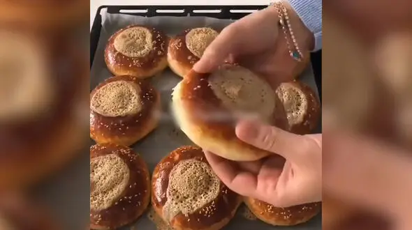 طرز تهیه نان شیرمال مغزدار + فیلم 